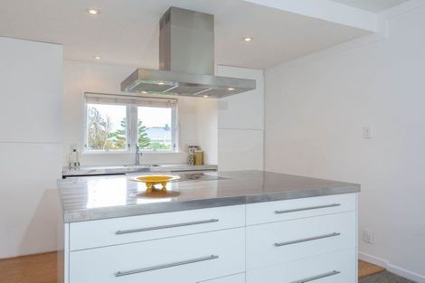 Photo of property in Kingsgate Flats, 10 Austin Street, Mount Victoria, Wellington, 6011