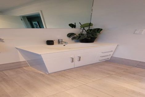 Photo of property in 28 Veale Road, Frankleigh Park, New Plymouth, 4310