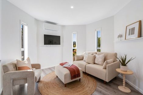 Photo of property in 1/4 Roberts Road, Matakatia, Whangaparaoa, 0930