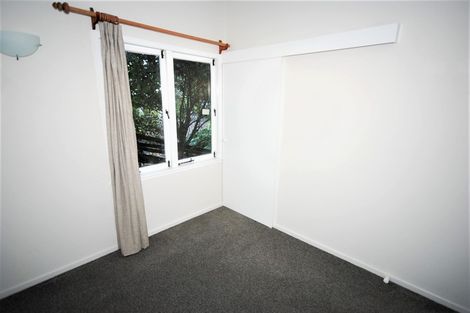 Photo of property in 2/64 Exmouth Road, Northcote, Auckland, 0627