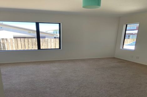 Photo of property in 6 Ashton Fitchett Drive, Brooklyn, Wellington, 6021