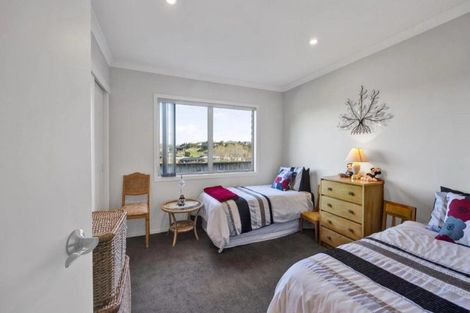 Photo of property in 4a Marchant Place, Westown, New Plymouth, 4310