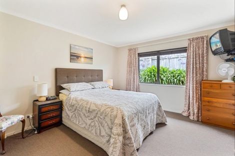 Photo of property in 5 Fytfield Place, Paraparaumu, 5032