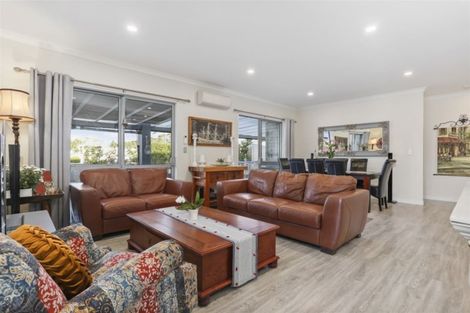 Photo of property in 6 Kahika Grove, Huapai, Kumeu, 0810
