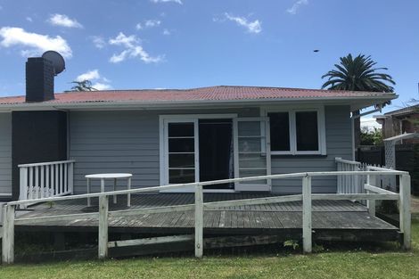 Photo of property in 2/14 Amberley Avenue, Te Atatu South, Auckland, 0610