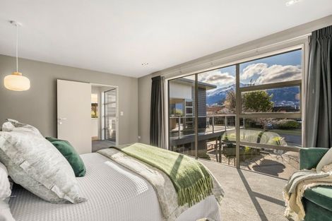 Photo of property in 73 Oregon Drive, Kelvin Heights, Queenstown, 9300