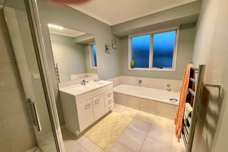 Photo of property in 10 Gibbston Close, Huntington, Hamilton, 3210