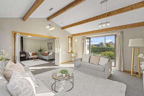 Photo of property in 37 Middlepark Road, Sockburn, Christchurch, 8042