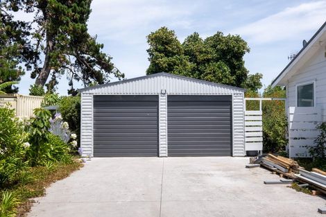 Photo of property in 104 Ferry Road, Clive, 4102