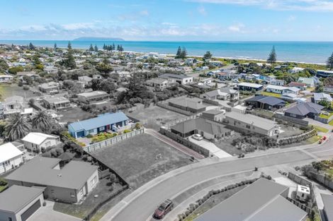 Photo of property in 45 Seagrass Place, Otaki Beach, Otaki, 5512