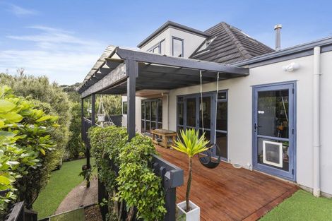 Photo of property in 2/79 Island Road, Beach Haven, Auckland, 0626