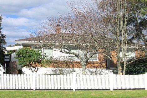 Photo of property in 2 Campbell Place, Papakura, 2110