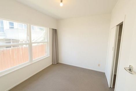 Photo of property in 2/8 Evelyn Place, Hillcrest, Auckland, 0627