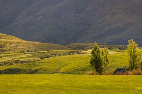 Photo of property in 16 Cunninghams Drive, Jacks Point, Queenstown, 9371