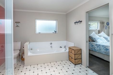 Photo of property in 2 Sam Meads Way, Greytown, 5712