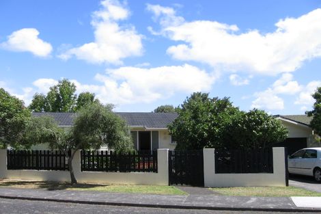 Photo of property in 3 Amelia Place, Beach Haven, Auckland, 0626