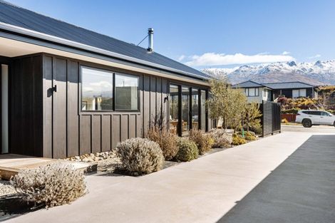 Photo of property in 38 Stratford Drive, Mount Pisa, Cromwell, 9383