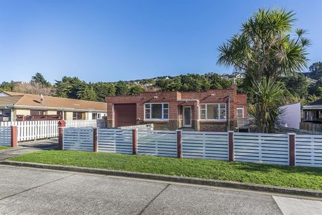 Photo of property in 11 Beauchamp Street, Tawa, Wellington, 5028