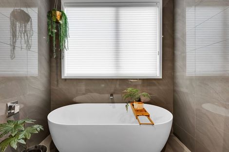 Photo of property in 59 Links Drive, Waiwhakaiho, New Plymouth, 4312