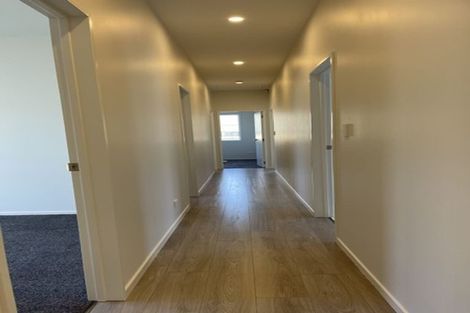 Photo of property in 7 Vinistra Road, Kumeu, 0810