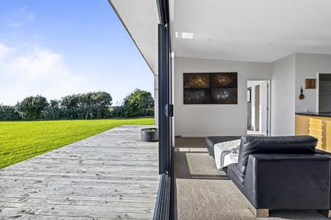 Photo of property in 317 Porikapa Road, Warea, New Plymouth, 4381