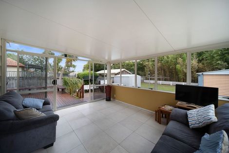 Photo of property in 10 Village Way, Ardmore, Papakura, 2582