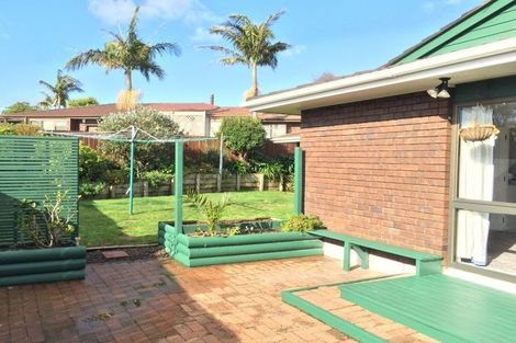 Photo of property in 17 Jillteresa Crescent, Half Moon Bay, Auckland, 2012