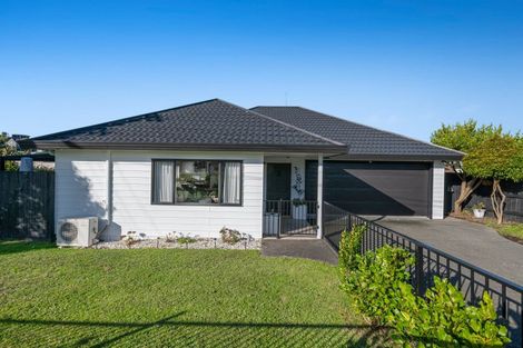 Photo of property in 1/2 Langton Road, Stanmore Bay, Whangaparaoa, 0932