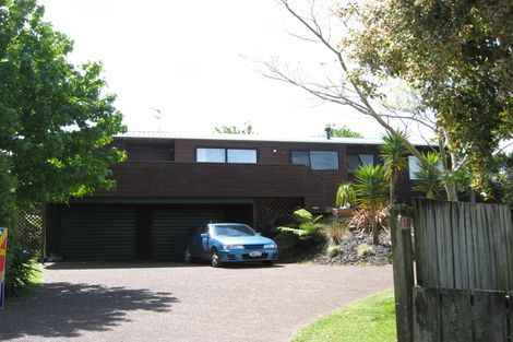 Photo of property in 10 Tokay Place, Huapai, Kumeu, 0810