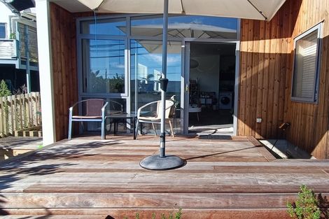 Photo of property in 2/105 Onewa Road, Northcote, Auckland, 0627