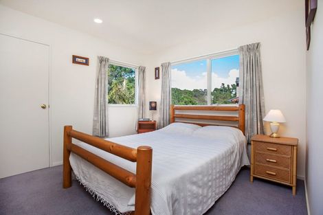 Photo of property in 6 Cayman Place, Unsworth Heights, Auckland, 0632