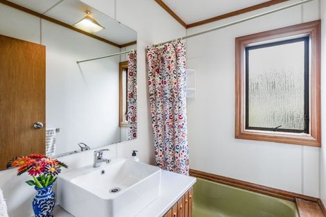Photo of property in 11 Waiheke Street, Waikanae Beach, Waikanae, 5036