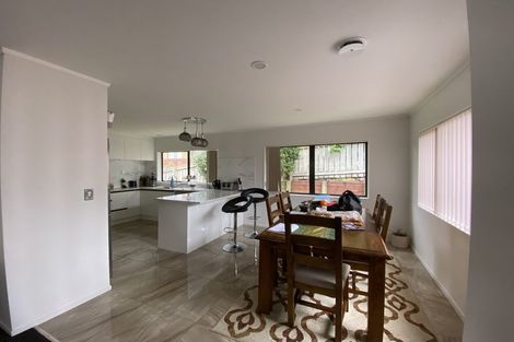 Photo of property in 208 Botany Road, Botany Downs, Auckland, 2010