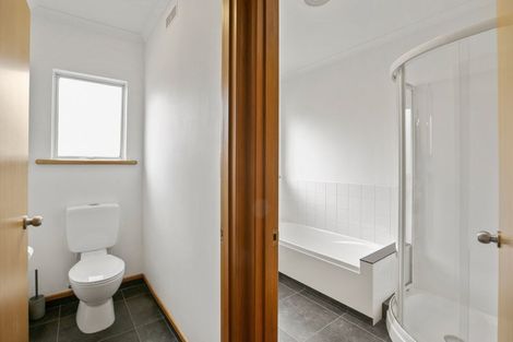 Photo of property in 8 Spencer Place, Merrilands, New Plymouth, 4312