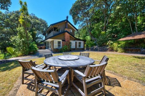 Photo of property in 100 Garden Road, Piha, New Lynn, 0772