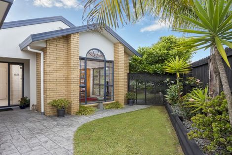 Photo of property in 20 Nephin Place, East Tamaki Heights, Auckland, 2016