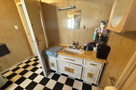 Photo of property in 118 View Road, Sunnyvale, Auckland, 0612