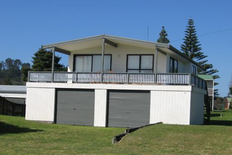 Photo of property in 15 Hardy Place, Cooks Beach, Whitianga, 3591