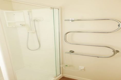 Photo of property in 1/64 Hogans Road, Glenfield, Auckland, 0629