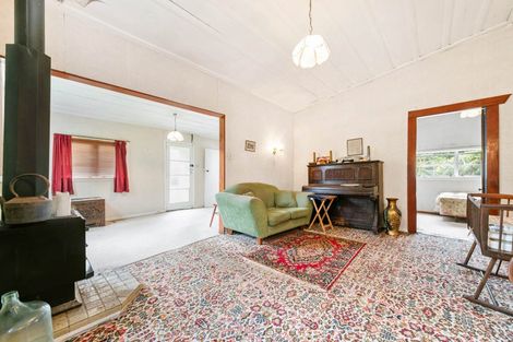 Photo of property in 2 Kay Road, Swanson, Auckland, 0614