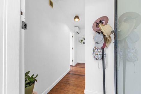 Photo of property in 12 Norwich Place, Awapuni, Palmerston North, 4412