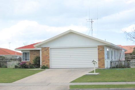 Photo of property in 695 Grenada Street, Papamoa Beach, Papamoa, 3118