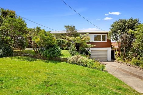 Photo of property in 6 Lane Crescent, Tawa, Wellington, 5028