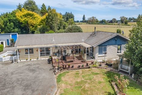 Photo of property in 213 Heatherlea Road East, Levin, 5571