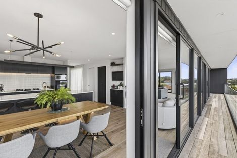 Photo of property in 8 Kowhai Street, Strandon, New Plymouth, 4312