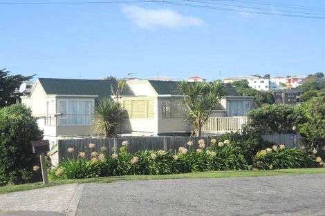 Photo of property in 38 Whanake Street, Titahi Bay, Porirua, 5022