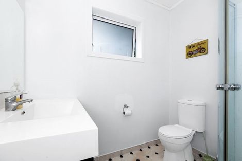 Photo of property in 16 Kearney Place, Massey, Auckland, 0614