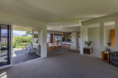 Photo of property in 2 Arthur Close, Clive, 4102