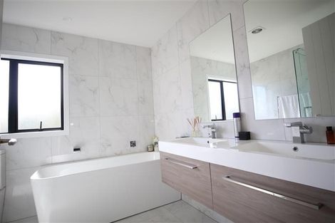 Photo of property in 138 Bucklands Beach Road, Bucklands Beach, Auckland, 2012