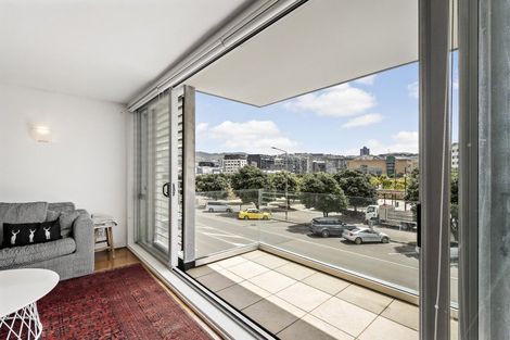 Photo of property in Aqua, 11/74 Oriental Parade, Oriental Bay, Wellington, 6011